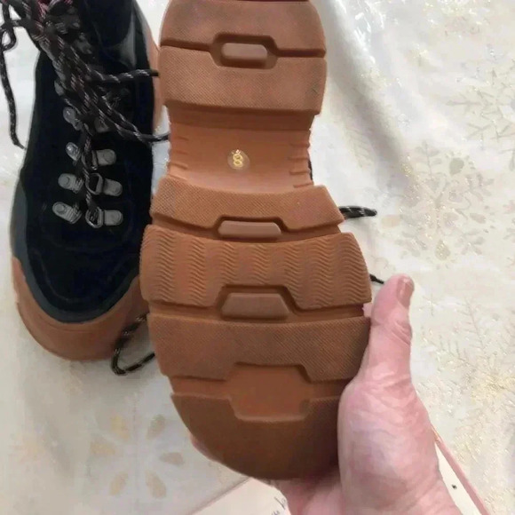 Villa Rouge Gem boots. Black calf skin suede and rubber sole - Picture 5 of 8